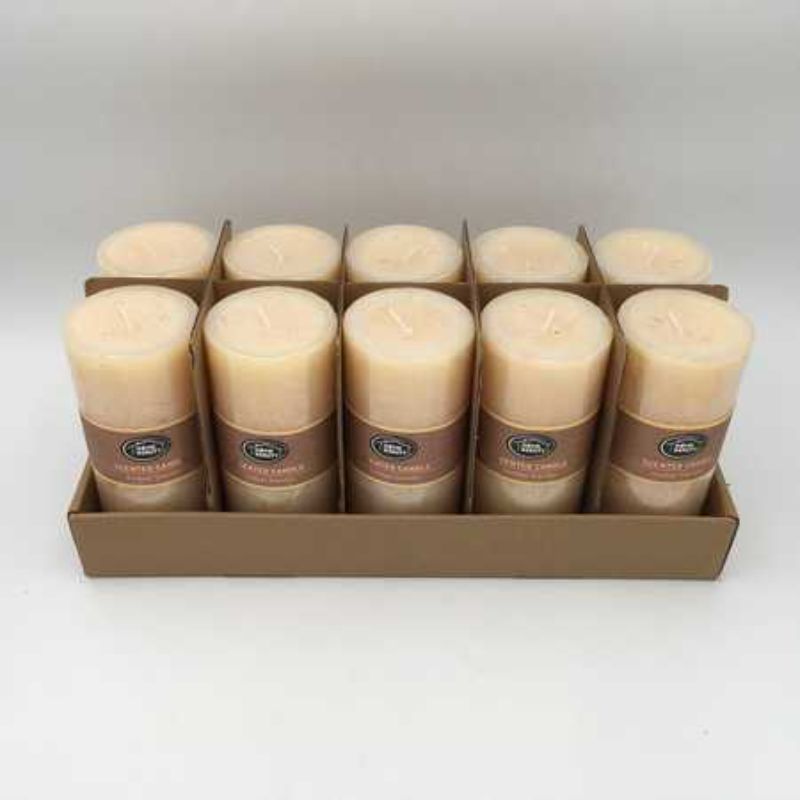 Scented candle in rustic beige, 7x15cm, burns for 72 hours, enhancing decor and creating a soothing ambiance.