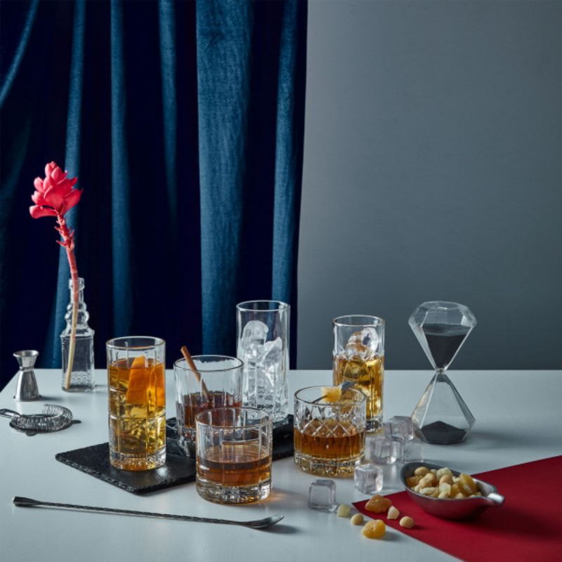 Elegant Gothic-Renaissance 350ml Hiball glass with intricate etched patterns for timeless drinkware sophistication.