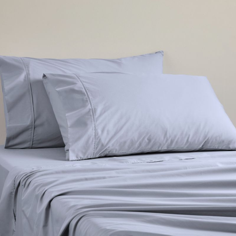 Queen sheet set in denim with 300 TC, crafted from breathable cotton for comfort and durability, includes fitted sheets and pillowcases.