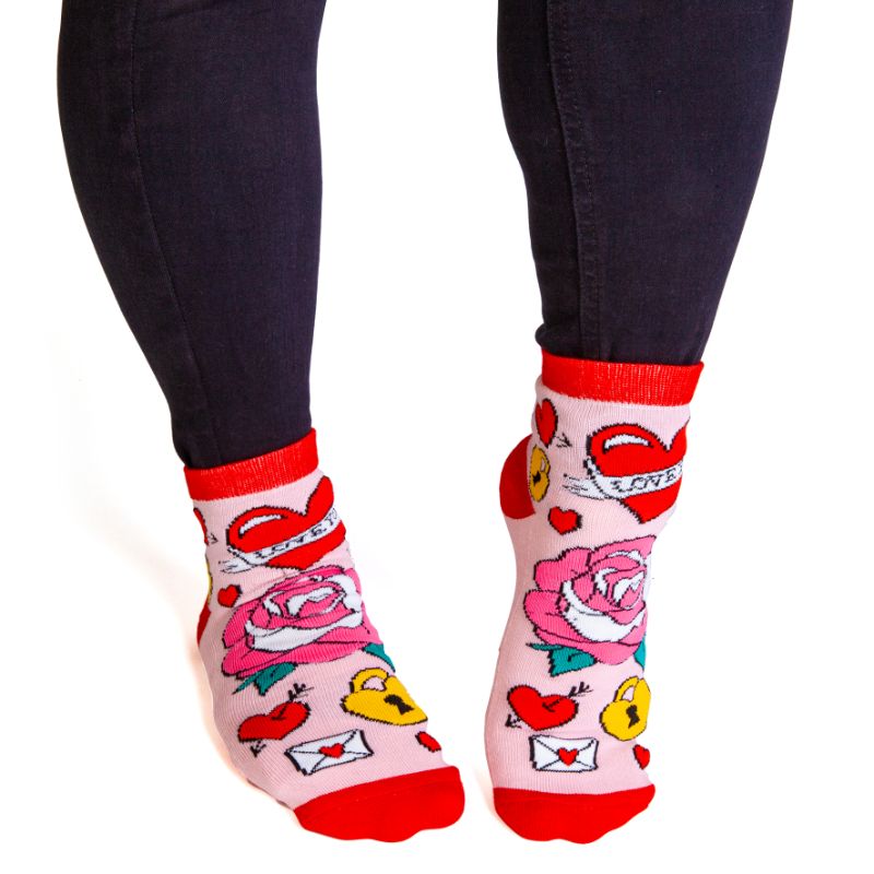 Vibrant pink and red socks with tattoo designs and anti-slip 'I F*CKING LOVE YOU' message, perfect for cozy dates or gifts.