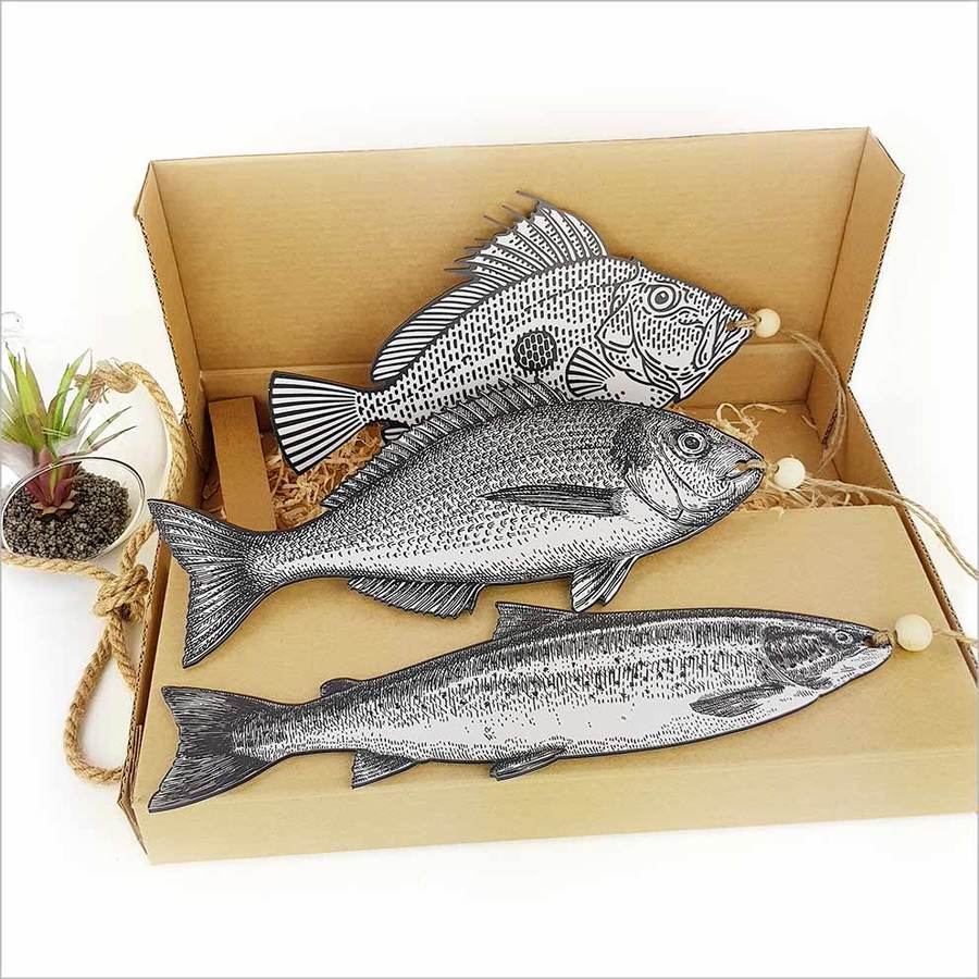 Three-piece Printed Vintage Fish Set in vibrant colors, designed for coastal decor and perfect for gift giving in a decorative box.