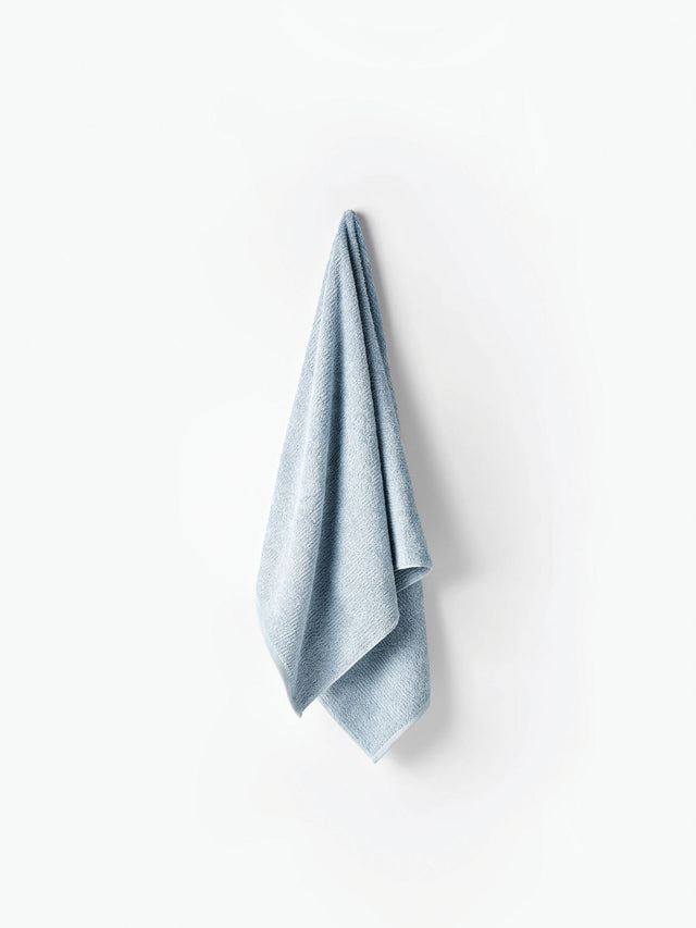 Vibrant blue Reed Face Cloth by Savona, crafted from 550 GSM cotton for luxurious softness and optimal absorbency.