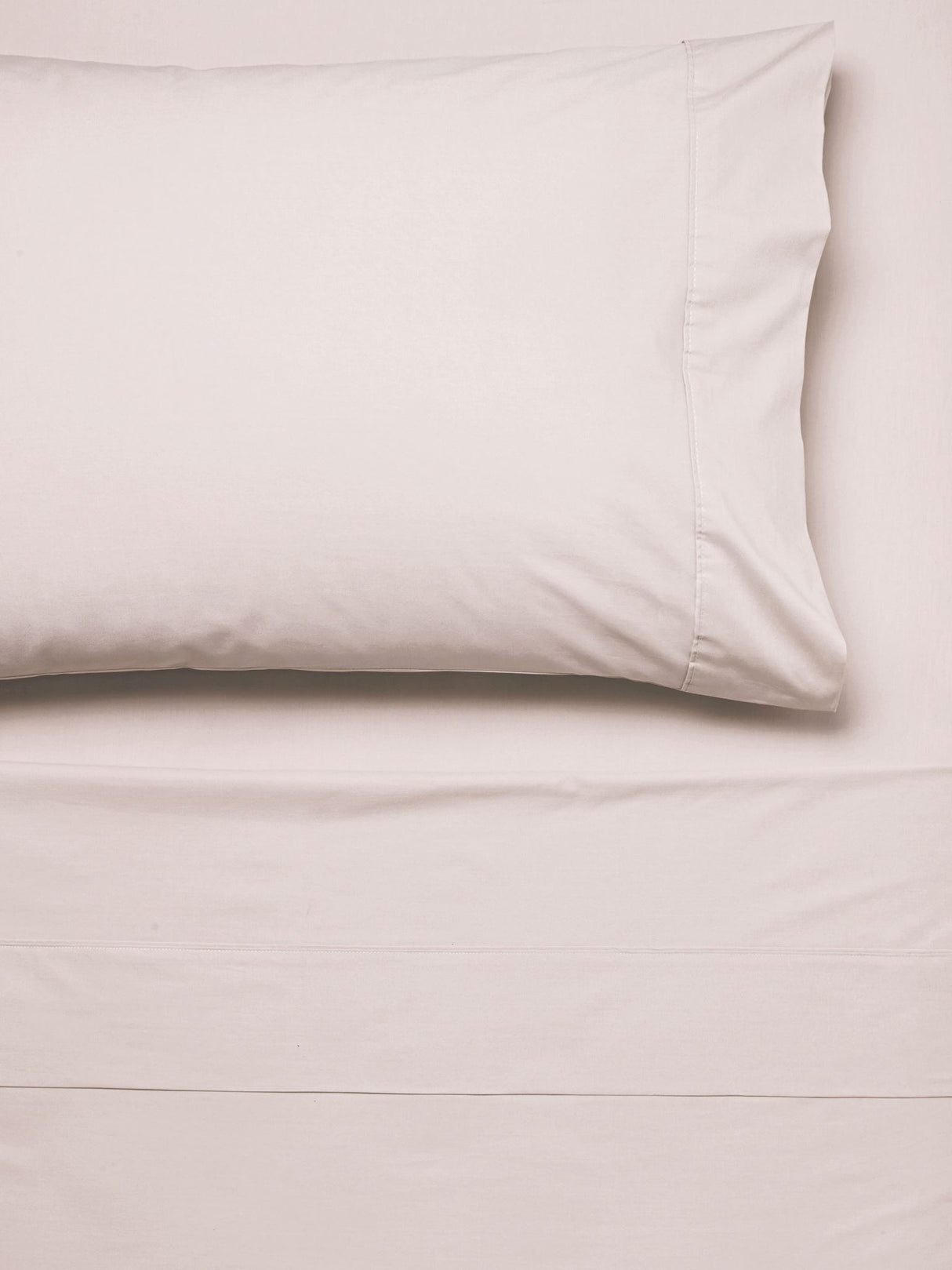 Luxurious pink queen sheet set by Savona, made from 300T cotton percale for ultimate softness and style.