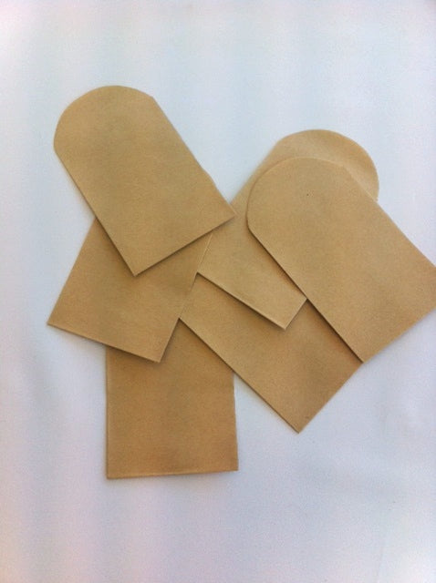 Small brown craft bags/envelopes, 12.5 x 7 cm, ideal for gifts, favors, and DIY projects; eco-friendly and stylish 6 pack.