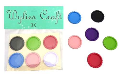Six mixed flattened bottle tops for secure sealing and preservation, sold in packs of six units.
