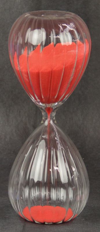 Elegant 15-minute sand timer in glass, standing 18.5cm tall, perfect for decor and time management.