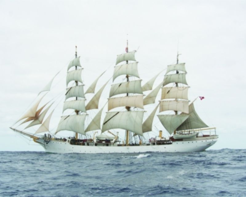 Detailed wooden model kit of the 1/75 scale DANMARK training ship, featuring three masts and impressive craftsmanship.