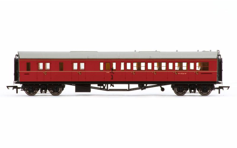 Hornby BR Collett CC Maroon Brk/3rd 1/76 scale model coach, enhancing realism in model railway setups with British charm.
