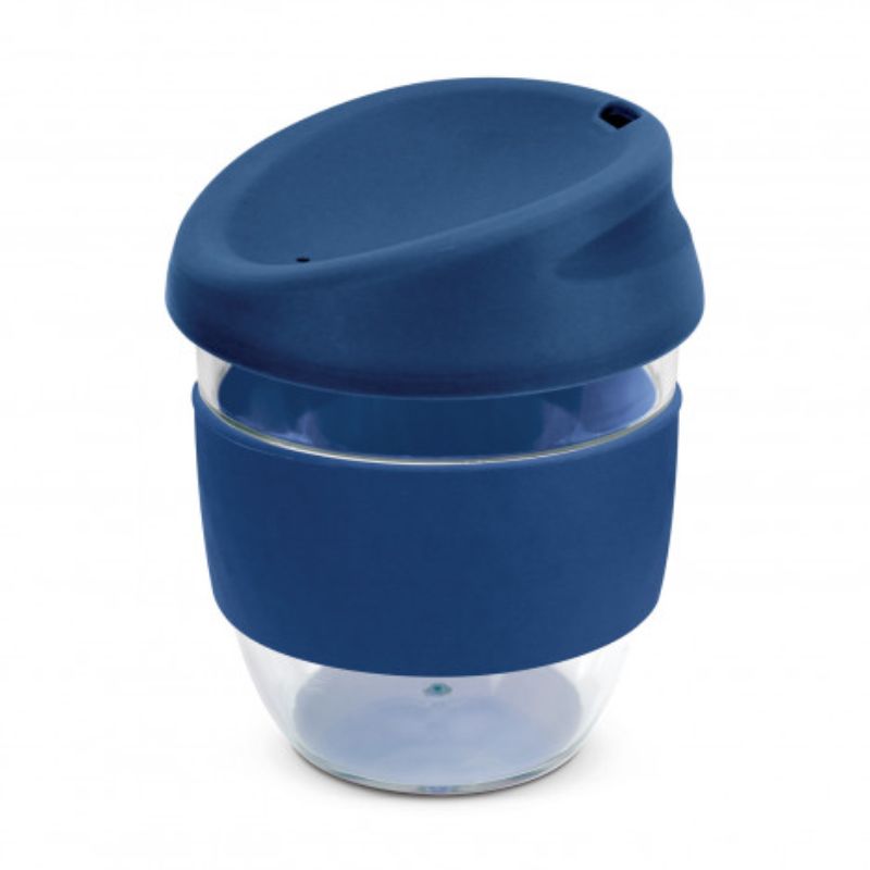 Set of 3 dark blue Tritan 230ml cups with silicone lid and band, ideal for hot beverages on the go.