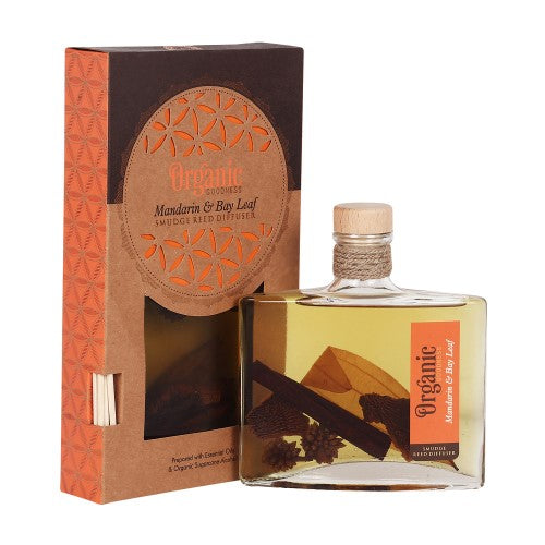 Reed diffuser showcasing organic mandarin and bay leaf aromas in a minimalist design for serene home ambiance.