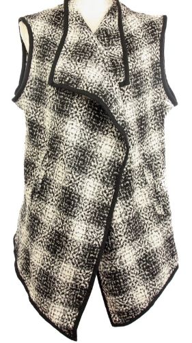 Stylish black plaid vest for layering, featuring durable polyester, practical pockets, and a versatile design for any occasion.
