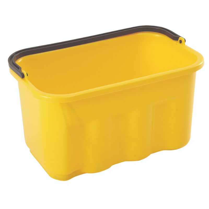 Trust Quadrate Bucket in red, 9.5L capacity, ergonomically designed for efficient and comfortable cleaning tasks.