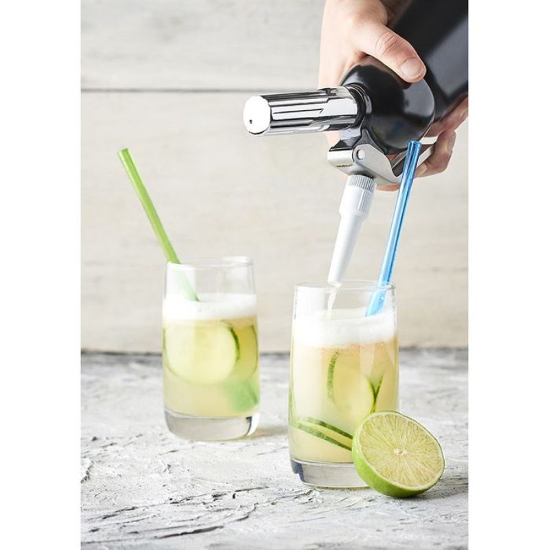 Nitro coffee brewer by Mastrad for creating frothy cold brew coffee, teas, and cocktails at home with 0.5L capacity.