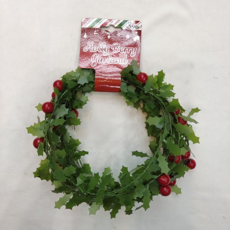 Nature-inspired Christmas decoration with bark texture and small leaves, ideal for garlands and wreaths. Set of 6, 3 meters long.