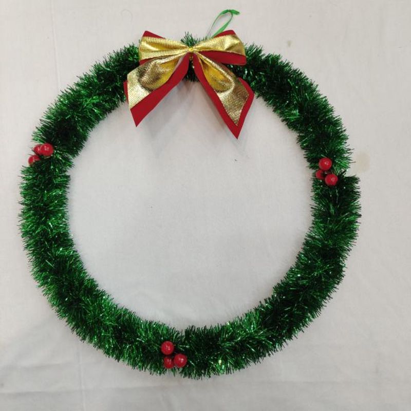Set of 6 festive wire rings with vibrant red berries, each 32cm, perfect for holiday decor and creative crafting.