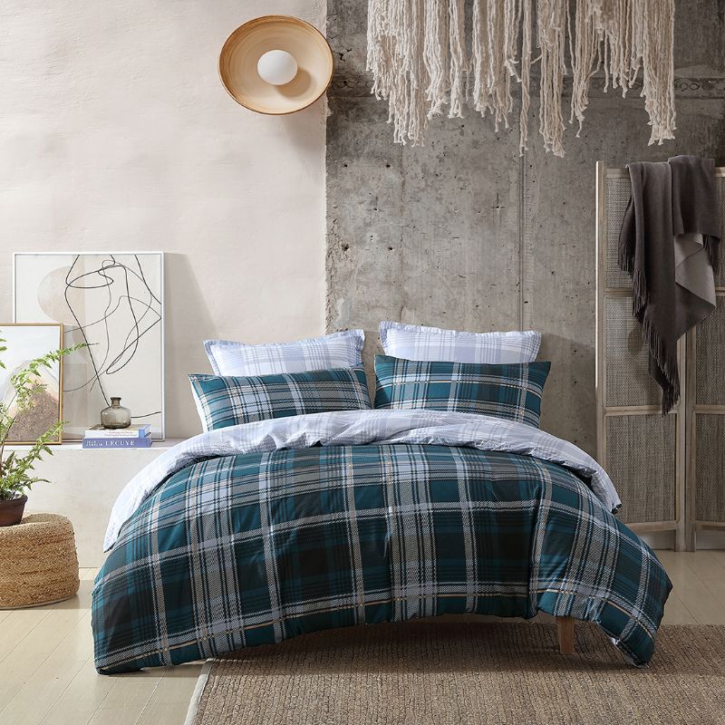 Single duvet cover set in teal and silver check, reversible design for two stylish looks, made of cotton-polyester blend.