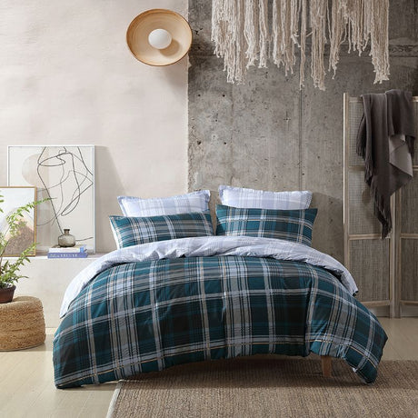 Single duvet cover set in teal and silver check, reversible design for two stylish looks, made of cotton-polyester blend.