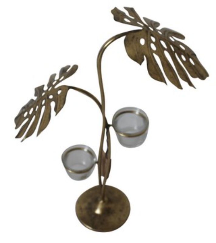 Exotic monstera leaf candle holder (46cm) adds tropical elegance and ambiance to any home decor.