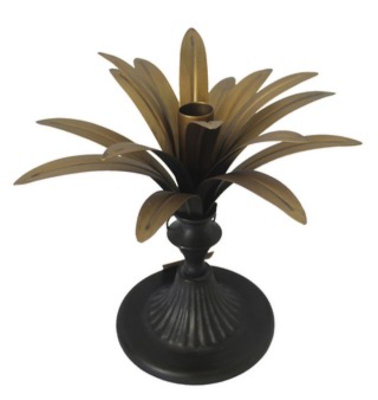 Elegant 23.5cm palm leaf candle holder, perfect for adding a tropical touch to any decor and creating a cozy atmosphere.