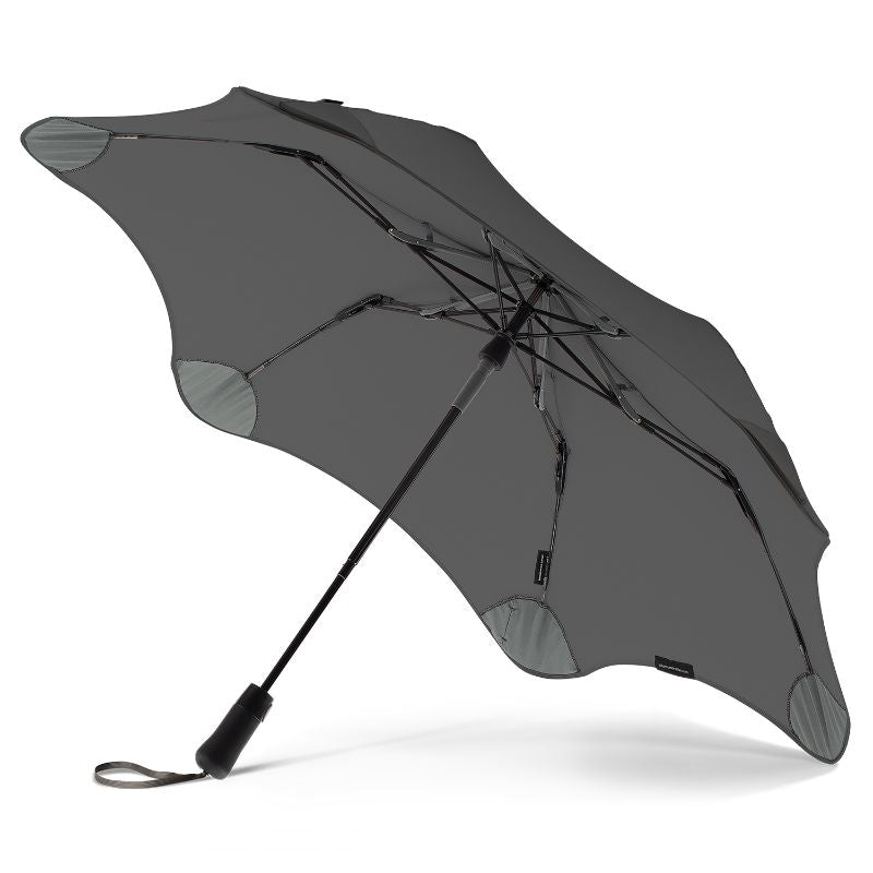 Charcoal BLUNT Metro umbrella with 1000mm canopy, automatic open, durable design for urban protection.