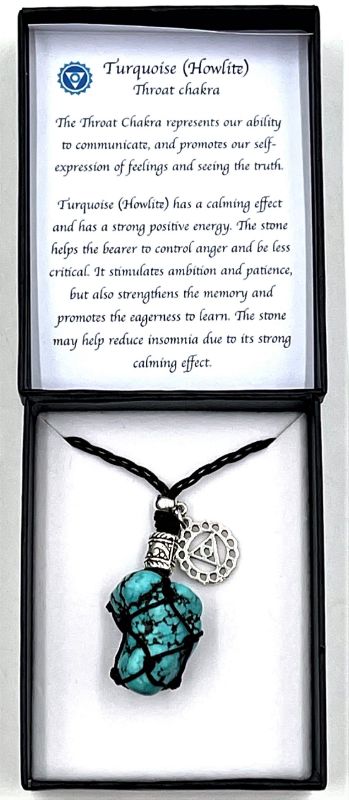 Braided necklace featuring natural turquoise and howlite stones, 75cm long, ideal for casual or formal styles.