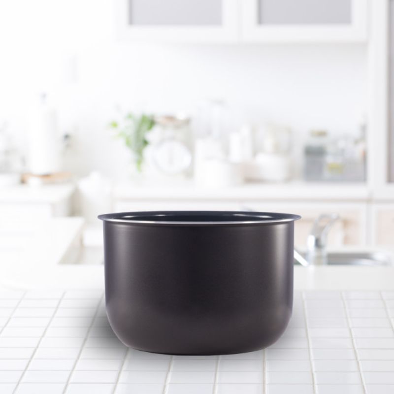 Ceramic coated non-stick inner pot for 3L Instant Pot, safe and easy to clean, ideal for versatile cooking.