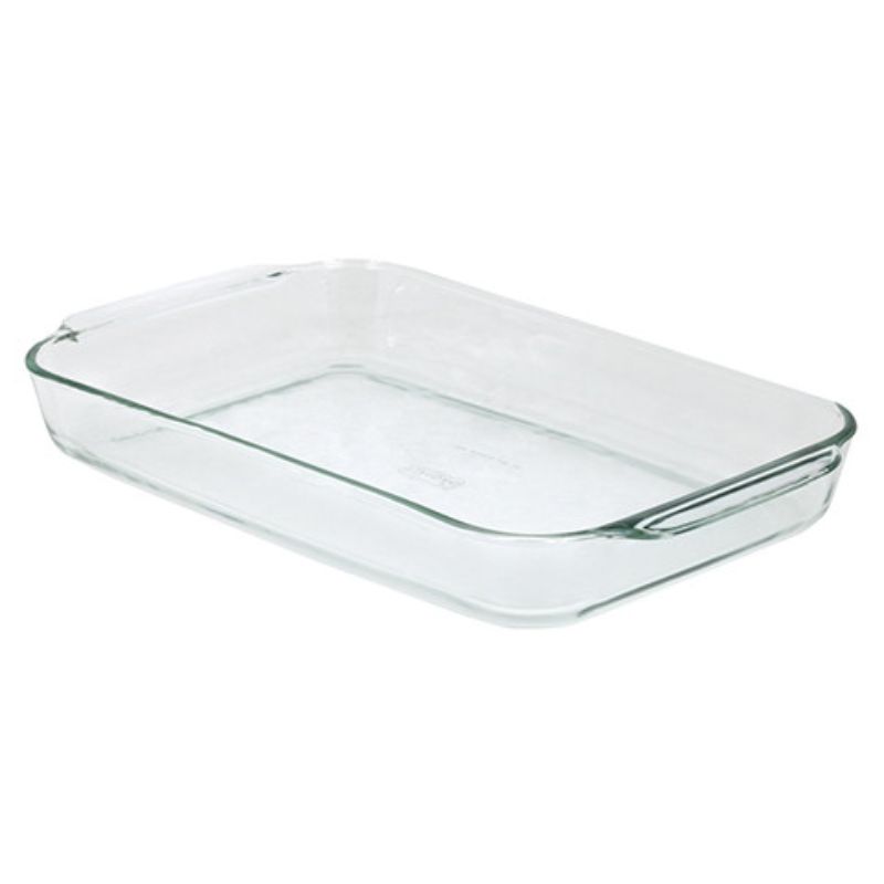 Set of 4 Pyrex Basics™ 4.5L oblong glass baking dishes, ideal for casseroles, microwave-safe, and oven-safe.
