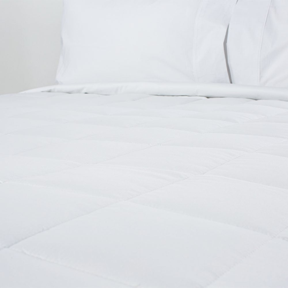 Snug Quilt - Dreamticket Super King 198cm (White)