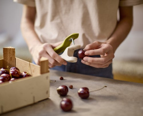 Joseph Joseph Tweezy™ 2-in-1 Pitter and Huller