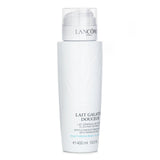 Ultra-light makeup remover lotion in a 400ml bottle, cleanses skin while moisturizing with papaya and pineapple extracts.