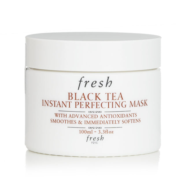 Luxurious black tea instant perfecting mask for deep hydration, improved elasticity, and a luminous complexion.