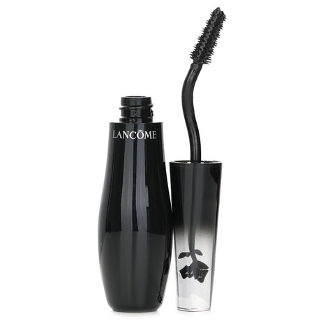 Revolutionary black mascara with a Swan-Neck Wand for fan-effect lashes, enriched with rose cell extract for strength.