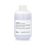 Davines Love Shampoo in 250ml, ideal for moisturizing coarse or frizzy hair, leaving it soft, smooth, and manageable.