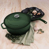 Handcrafted 25cm Chasseur Square Grill in Forest color, featuring durable cast iron for even cooking and elegant design.