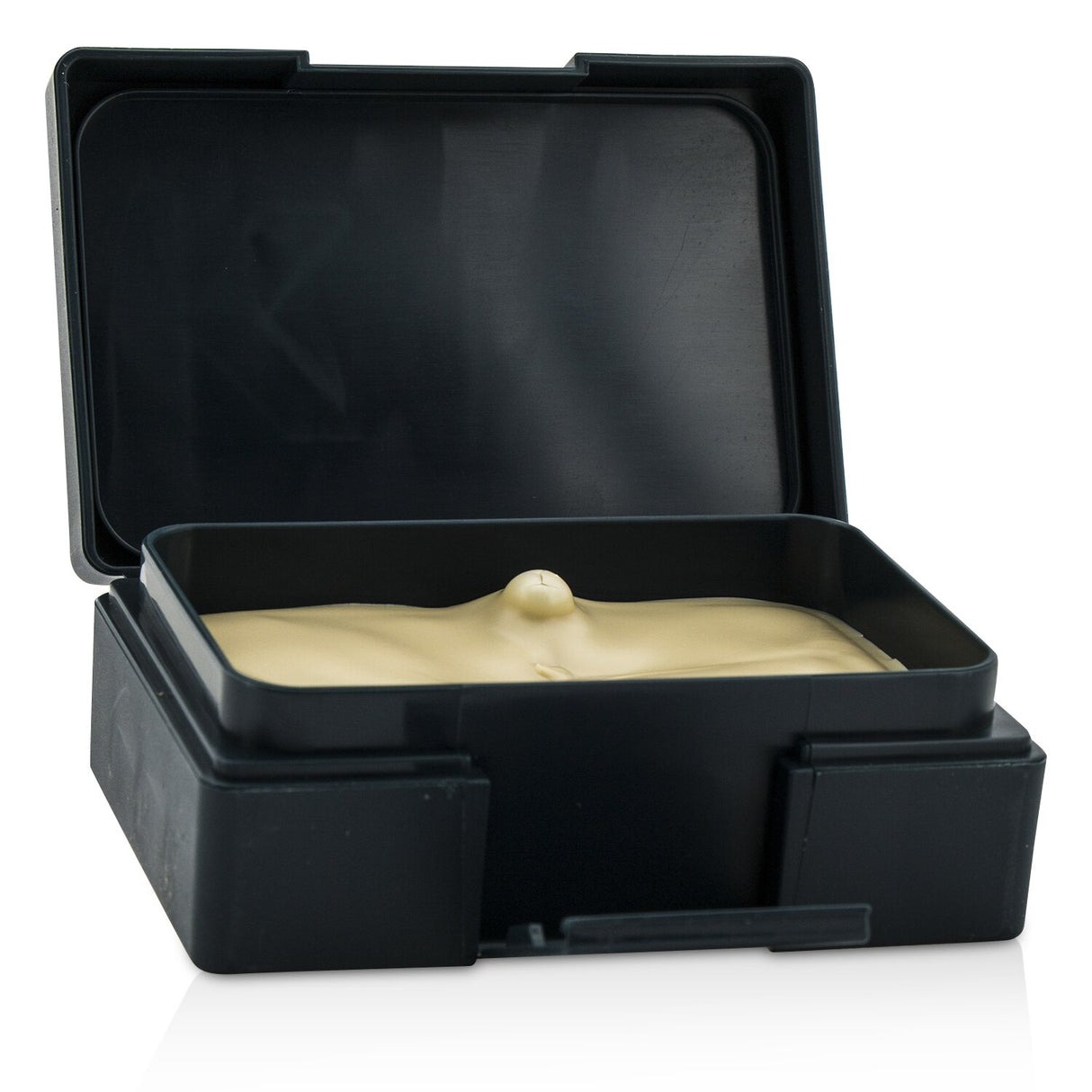 Strong hold matte clay for defined hairstyles, enriched with Soya Bean and Bamboo Extracts for hydration and shine.