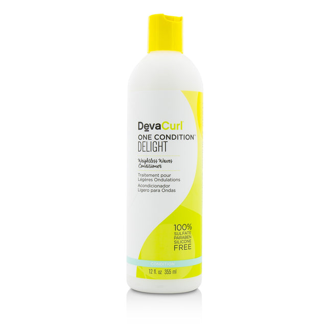 Lightweight conditioner for wavy hair with rice protein, lotus flower, and chia-flaxseed for body, bounce, and frizz control.