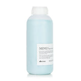 Illuminating replenishing mask for colored hair, enriched with caper blossom extract for vibrant, nourished locks.