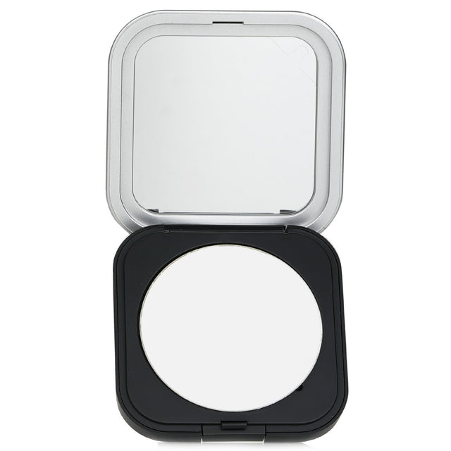 Ultra-fine translucent pressed powder for a smooth, matte finish; blurs imperfections and enhances natural beauty.