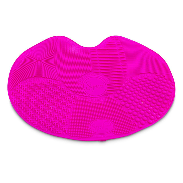 Sigma Beauty Spa Brush Cleansing Mat with seven textures, suction cups, high-grade silicone for effective brush cleaning.