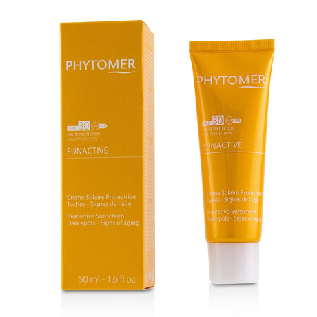 Lightweight sunscreen with SPF 30 that protects against aging and dark spots while enhancing your natural tan.