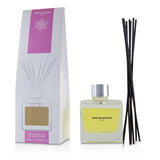 Contemporary cube diffuser in elegant glass, dispersing tropical Ylangs' Sun fragrance for a serene ambiance.