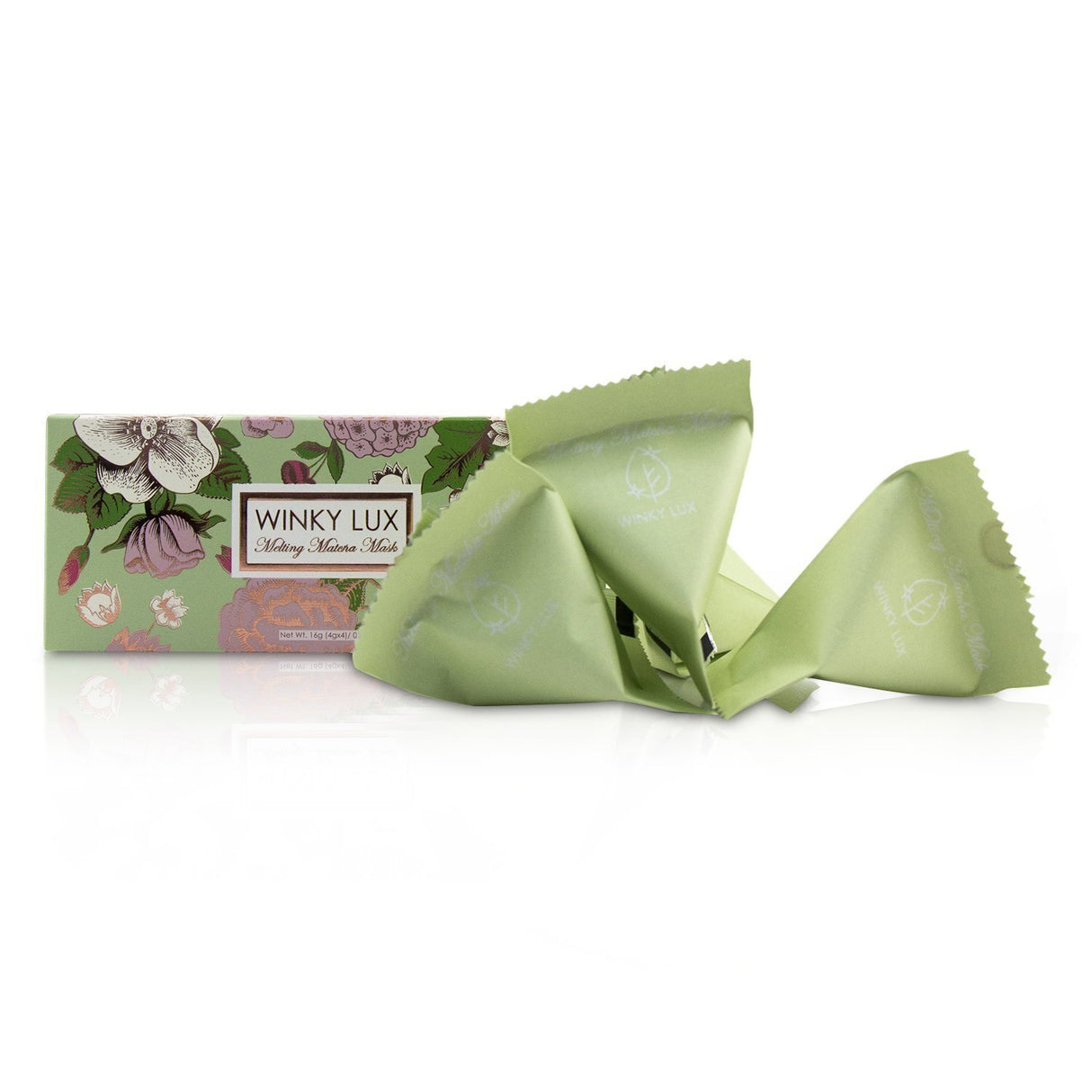 Winky Lux Melting Matcha Mask in powder form transforms into a creamy treatment, purifying skin with antioxidants and Kaolin clay.