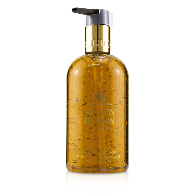 Luxurious hand wash with 24-carat gold flakes, infused with oudh accord, elemi, myrrh, and honey for soft, refreshed hands.