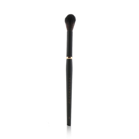 Handmade YB7 Highlight Brush featuring soft Taklon fibers for seamless highlight application and cruelty-free design.