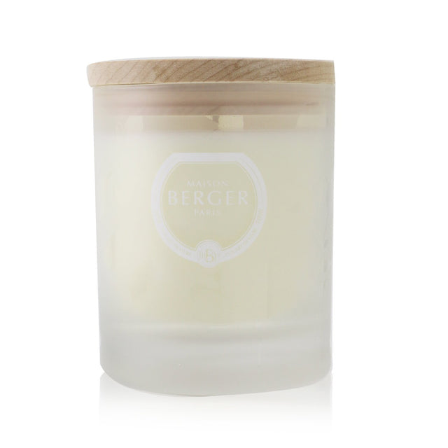 Elegant Lampe Berger Aroma Love scented candle in frosted glass, infused with ylang-ylang and patchouli for a romantic atmosphere.