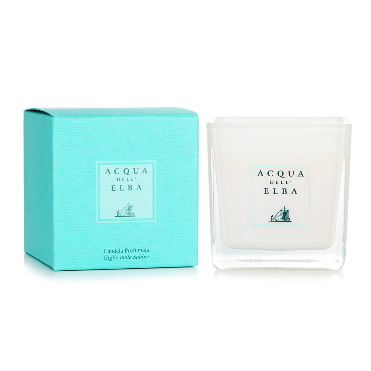 Luxurious Acqua Dell'Elba scented candle in Giglio Delle Sabbie, 180g, enhances ambiance with soothing coastal fragrance.