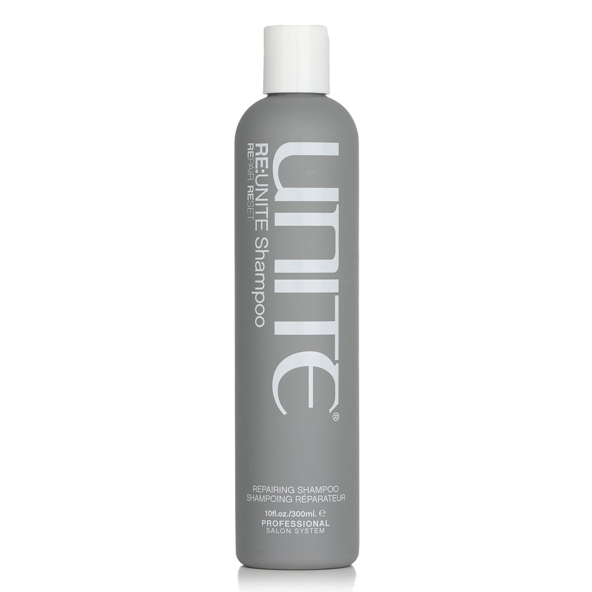 Revitalizing 300ml shampoo for color-treated hair, enriched with extracts and proteins for shiny, healthy locks.