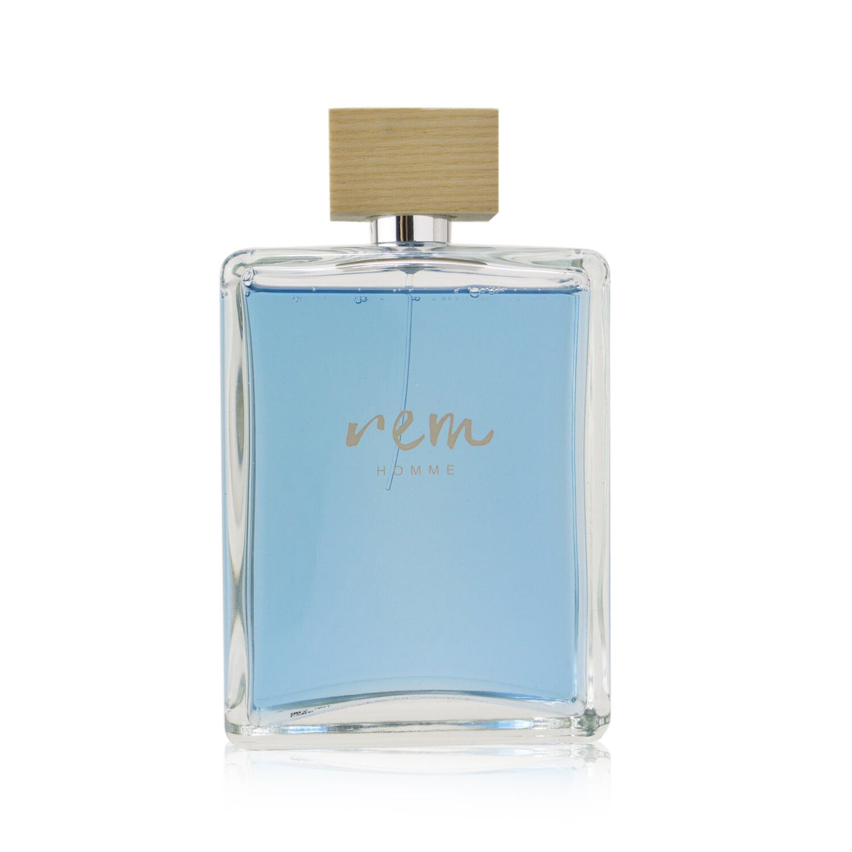 Woody aromatic fragrance for men, featuring invigorating citruses, sea tones, and warm white wood, 200ml bottle.