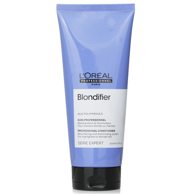 Lightweight conditioner for blonde hair, enriched with Açaí polyphenols for shine, repair, and smooth manageability.