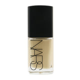 NARS Sheer Glow Foundation in Salzburg (Light 3.5) offers buildable, radiant coverage for a luminous complexion, ideal for dry skin.